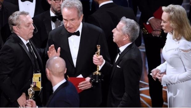 Despiden a responsables del error durante la entrega del Oscar 2017