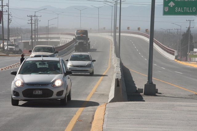 Inaugura RMV el puente Centenario