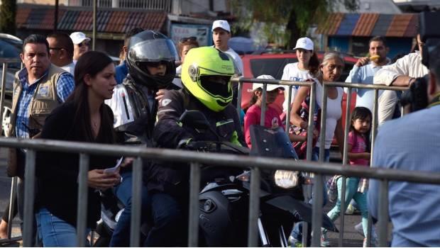 Parece moda: Anaya llega a evento en Atizapán en moto (VIDEO)