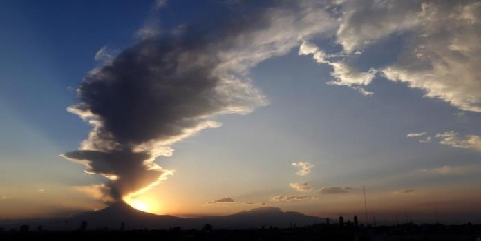 Popocatépetl: Elevan alerta volcánica de fase 2 a 3