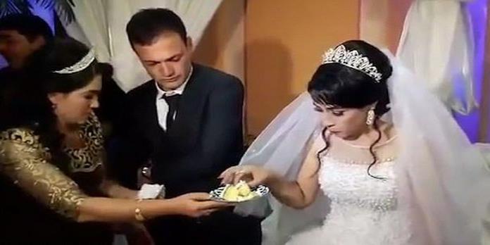 Novio golpea a su esposa enfrente de los invitados de la boda por tomar su pedazo de pastel
