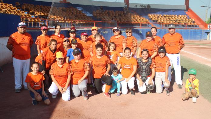 Diablas se impone ante Justicieras en la liga municipal de softbol