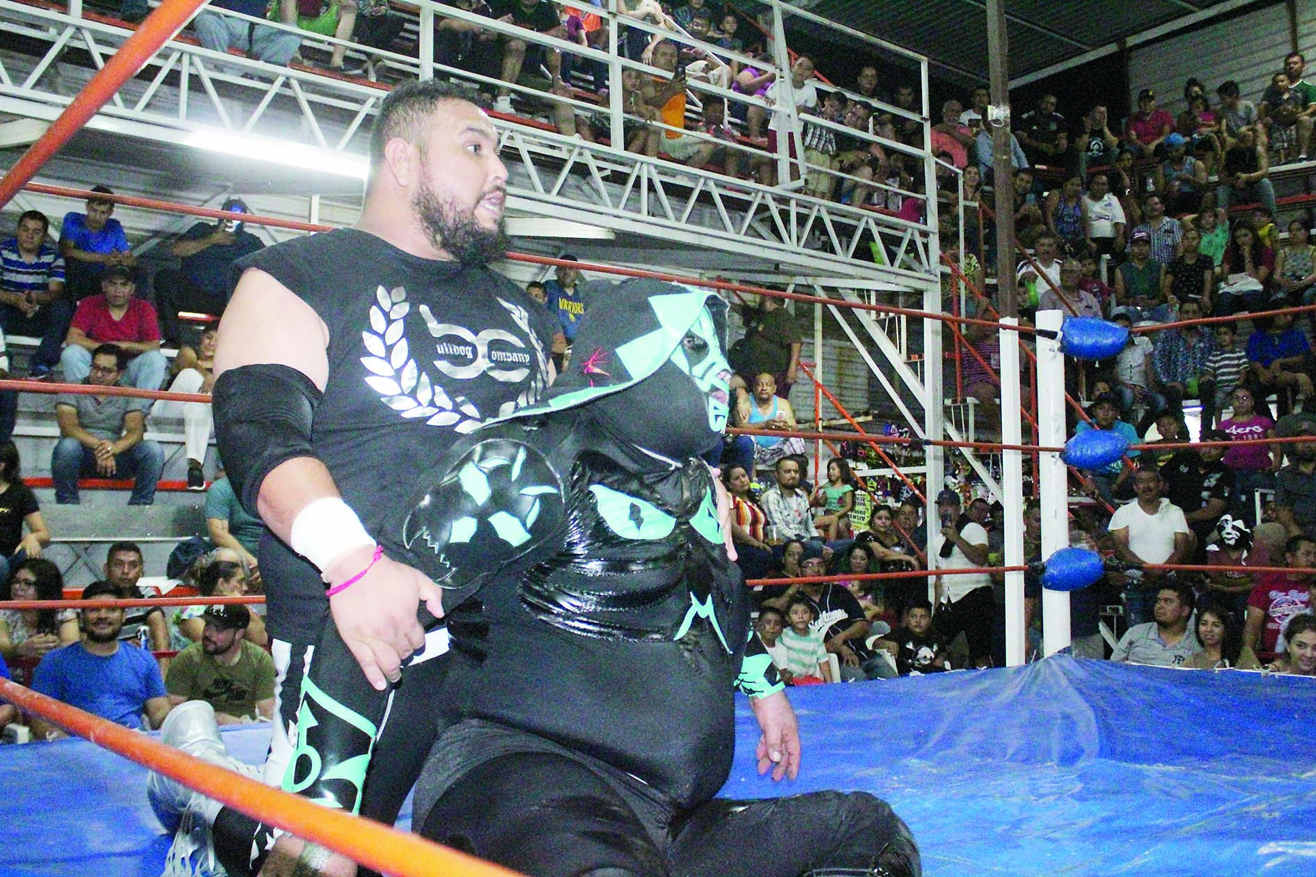 LA Park e Hijo humillan a los rudos