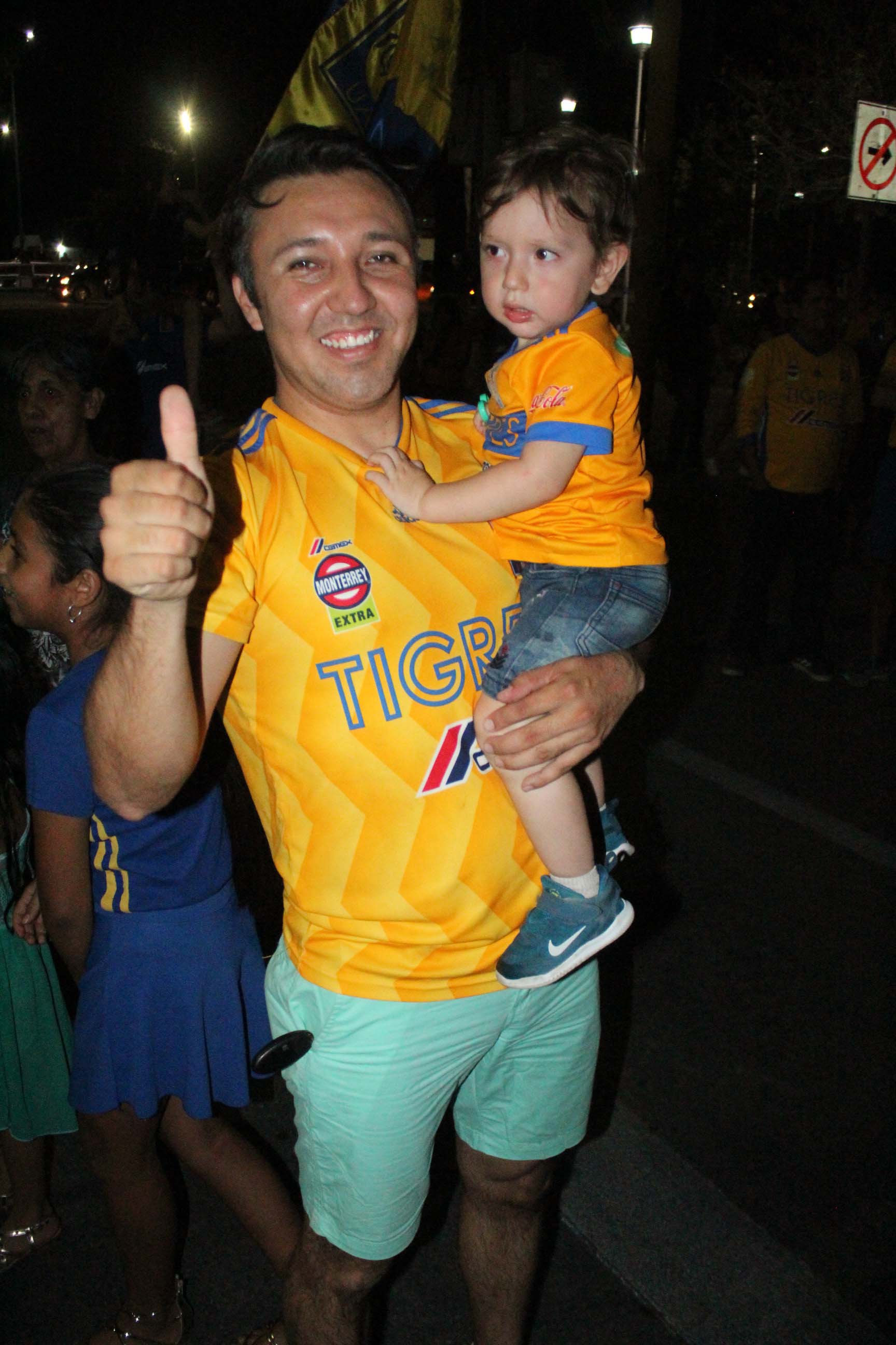 Monclovenses festejaron a lo “Tuca”, Tigres Campeón de la liga MX