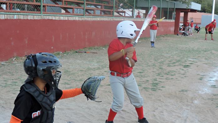 Lidera el bateo en Beisbol Infantil