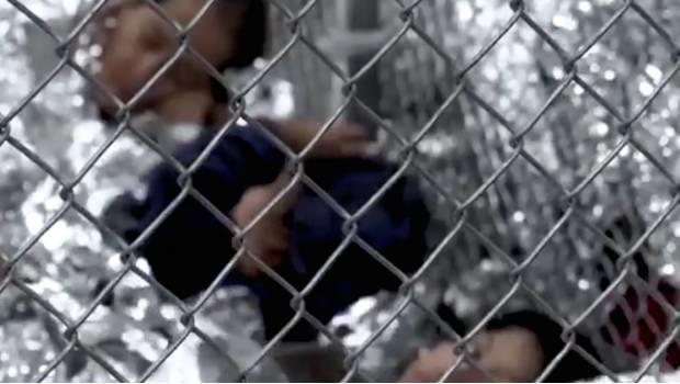 México pide revisar reclusión en jaulas de menores migrantes en EU