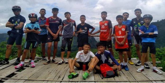 Hallan sanos y salvos a 12 niños extraviados en gruta de Tailandia