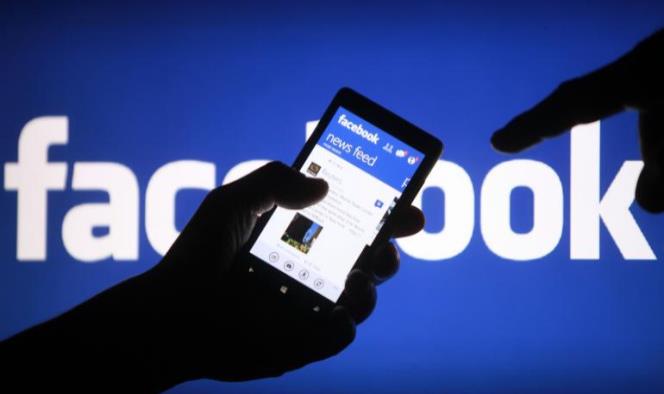 Inversionistas de Facebook quieren desplazar a Zuckerberg