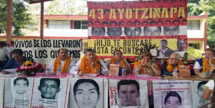 Denuncian omisiones en caso Ayotzinapa y exigen cambio de narrativa sobre “verdad histórica”
