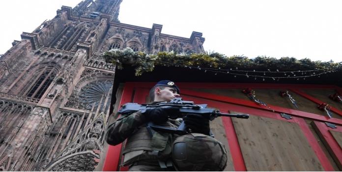 Atacante de Estrasburgo se radicalizó en prisión; investigan terrorismo