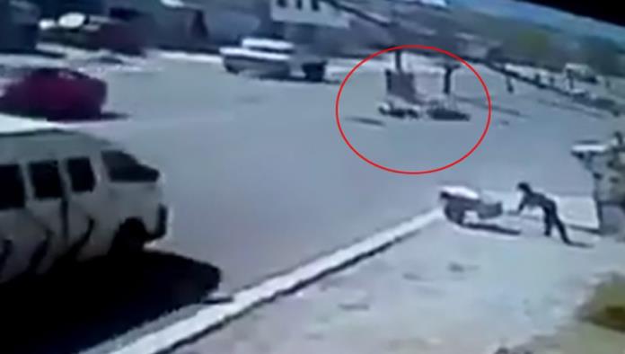 Video: Motociclista cae a alcantarilla destapada