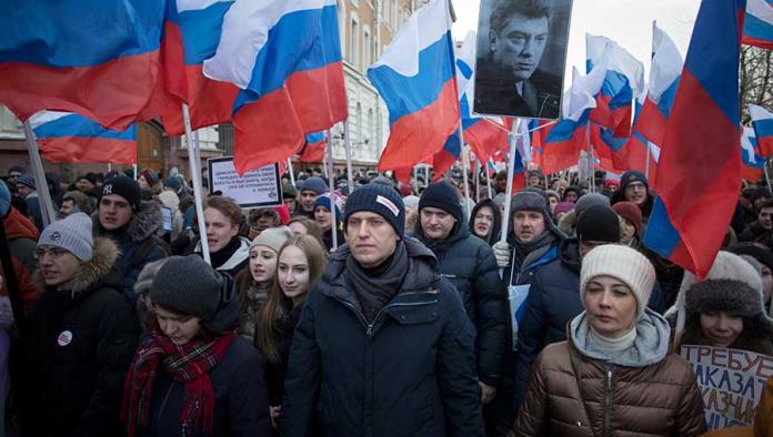 Miles de rusos reclaman la salida de Putin, a días de las elecciones