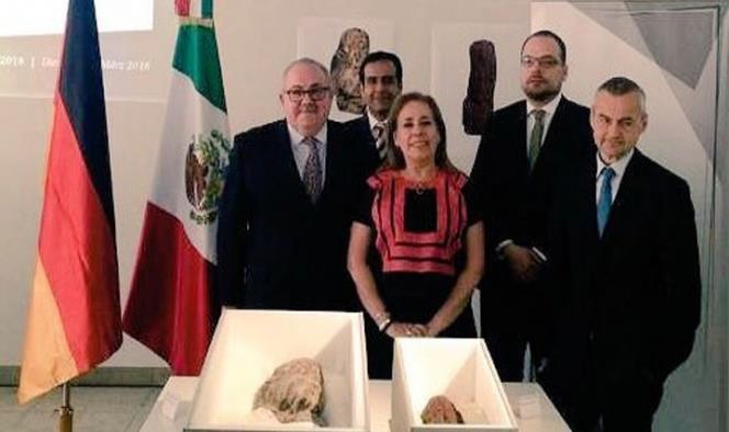 Alemania devuelve a México dos piezas olmecas