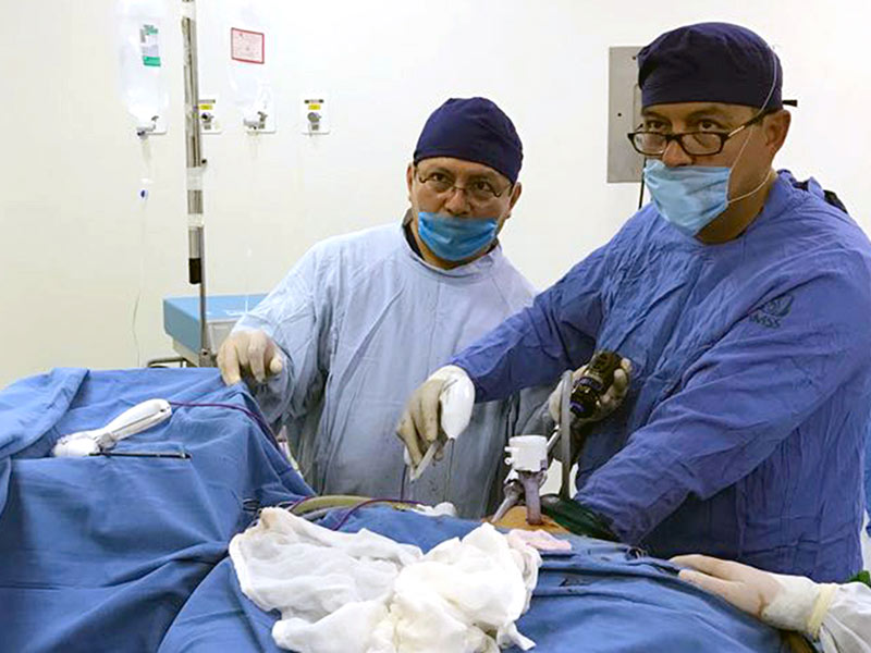 Madre de 62 años dona riñón y salva a hijo con enfermedad renal