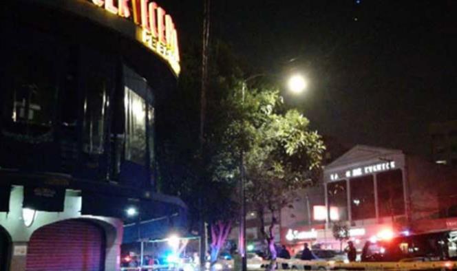 Muere hombre baleado en bar de Av. Universidad, mujer está grave