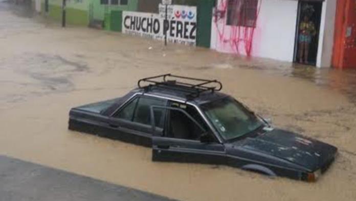 Tromba en Hidalgo deja autos y escuelas dañadas