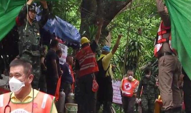 Cesan labores de rescate en cueva de Tailandia; quedan 5 por sacar