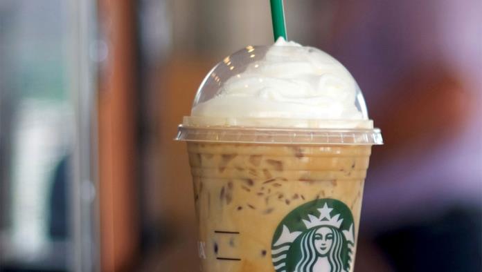 Starbucks dice adiós a popotes de plástico ¡a nivel mundial!
