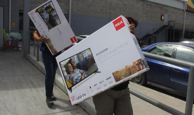 Bodega Aurrerá vende televisores de plasma a 3 pesos en Cd. Juárez