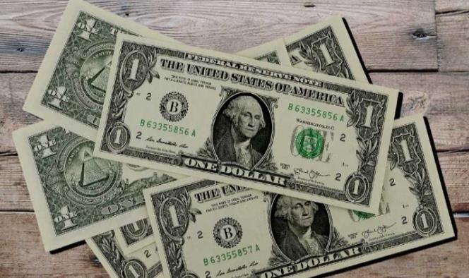 Inicia la semana el dólar en $19.17 en casas de cambio del AICM