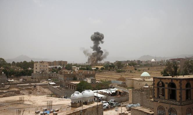Bombardeo saudí deja decenas de muertos en Yemen