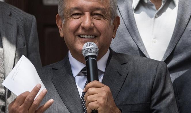 Sí alcanza presupuesto para refinerías: López Obrador