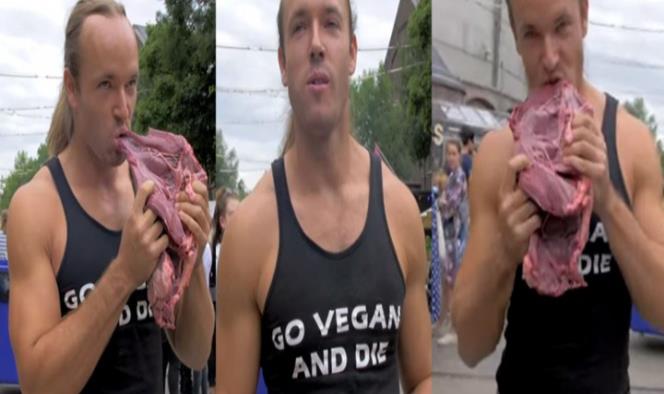Youtuber come carne cruda en medio de festival vegano
