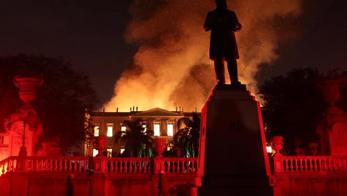 Incendio consume el Museo Nacional de Brasil