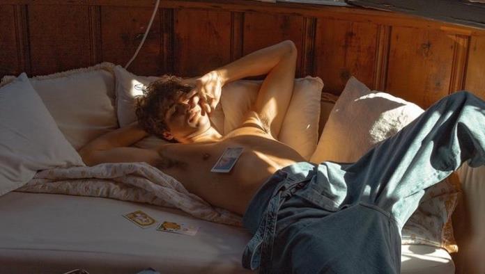 Noah Centineo protagoniza sensual sesión de fotos en redes