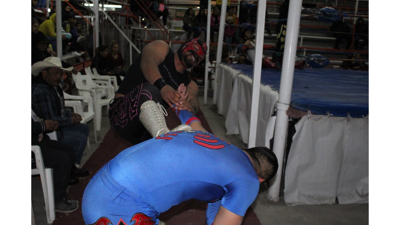 ‘Erika’ Sotelo, luchador exótico gay triunfa en el ring