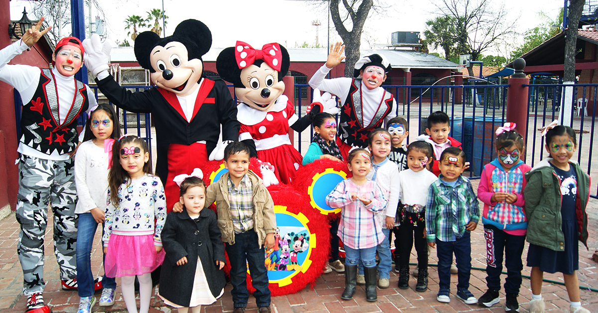 Regina Galván Torres festeja su cumpleaños con divertida fiesta de “Mickey Mouse”