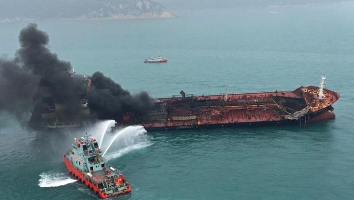 Un muerto y 2 desaparecidos en explosión de buque petrolero