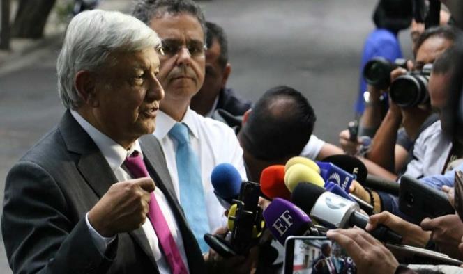 López Obrador se reúne con el gobernador del Banco de México