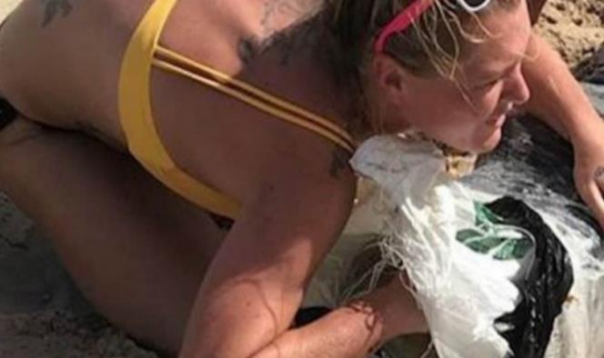Buscan a mujer que abraza paquete de mariguana tras huracán Florence