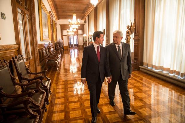 Recorren Peña Nieto y AMLO el Palacio Nacional