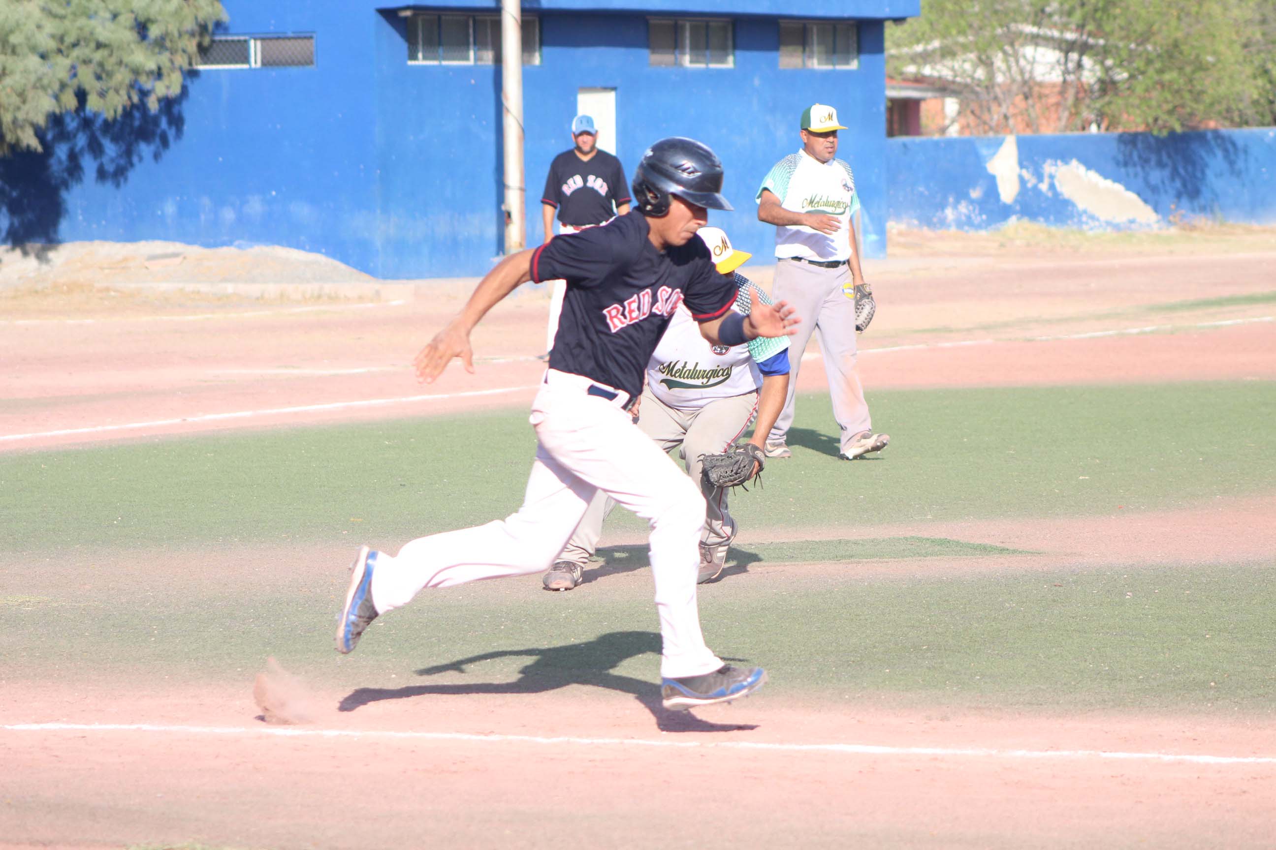 Red Sox pega primero en la final