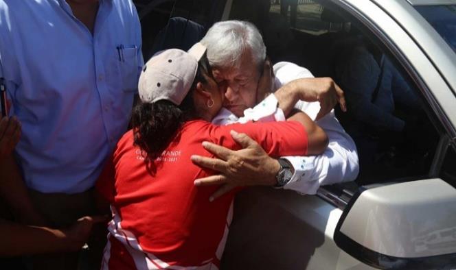 Alistan reunión de López Obrador con Riquelme Solís y mitin en Saltillo