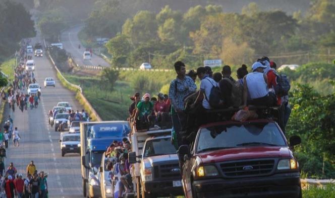 Detienen a centenar de migrantes que se unirían a caravana