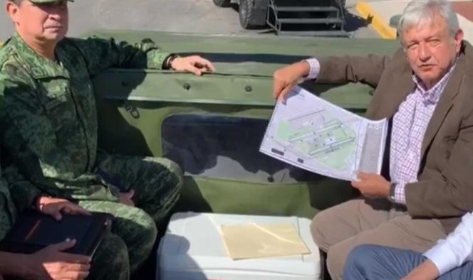 Recorre López Obrador base militar de Santa Lucía