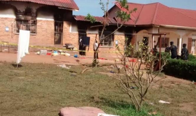 Incendio en dormitorio de estudiantes deja 11 muertos