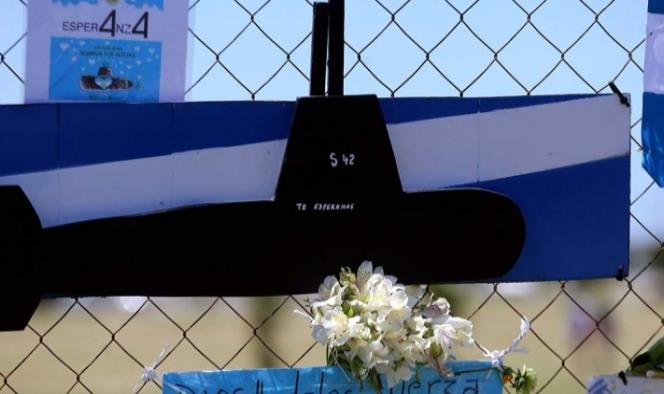 Argentina explica que submarino sufrió implosión; piden reflotarlo