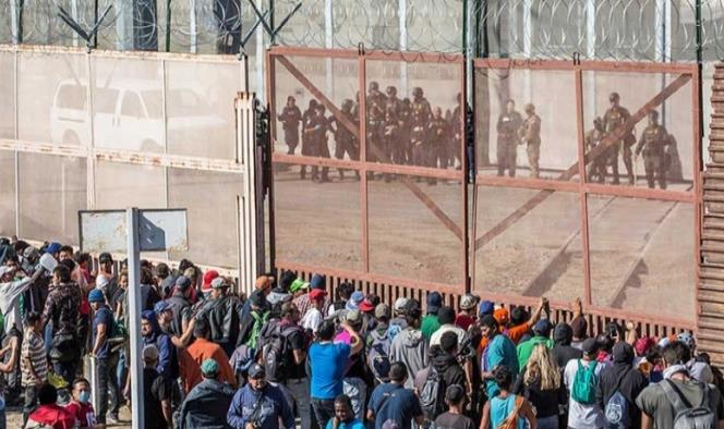 Deporta México a 98 migrantes tras disturbios en la frontera