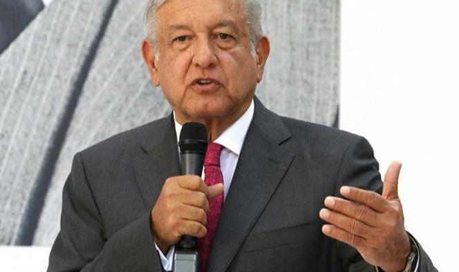 Presenta López Obrador convocatoria para Constitución Moral