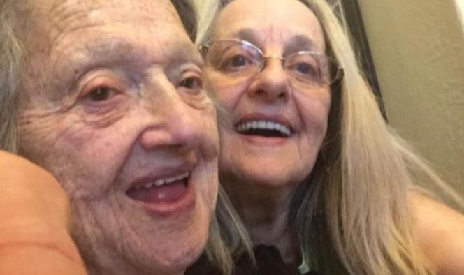Mujer de 88 años se reencuentra con su hija... 69 años después