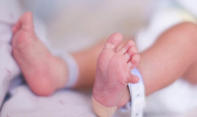Médico escribe desgarradora carta a bebé asesinada por sus padres
