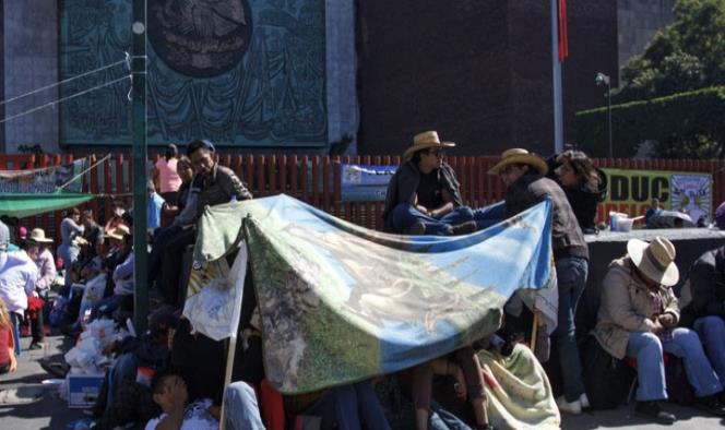 Empieza jaloneo por presupuesto; campesinos bloquearon San Lázaro 8 horas