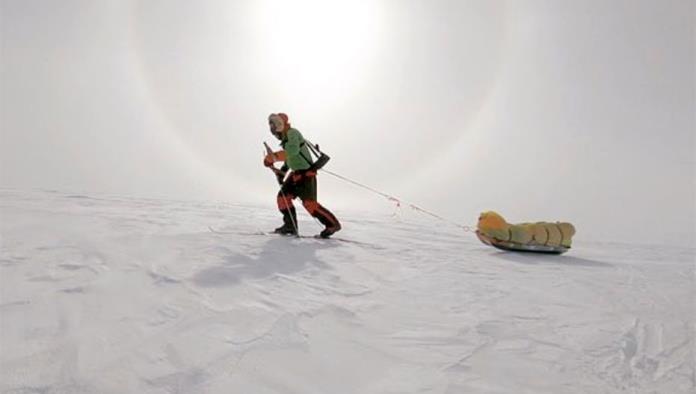Por primera vez, un hombre recorre la Antártida solo y a pie