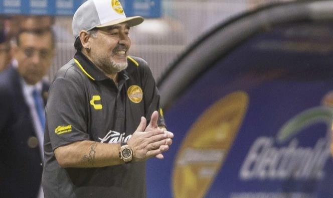 Maradona deja el hospital, pero será operado