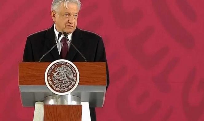 Pide López Obrador no caer en pánico ante desabasto de gasolina