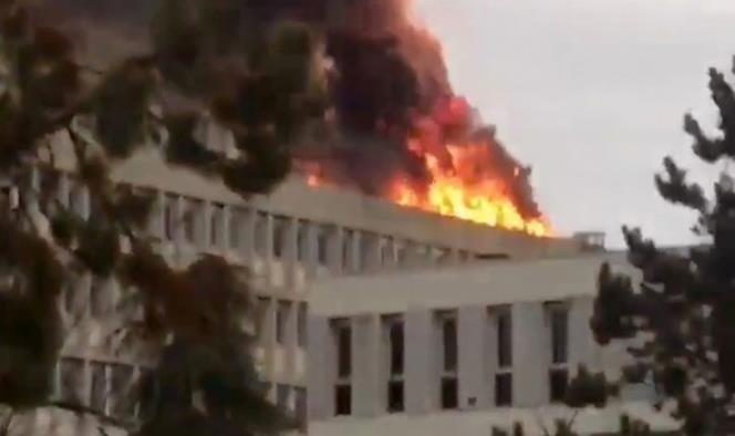 Explosión en Universidad de Lyon deja tres heridos; descartan atentado